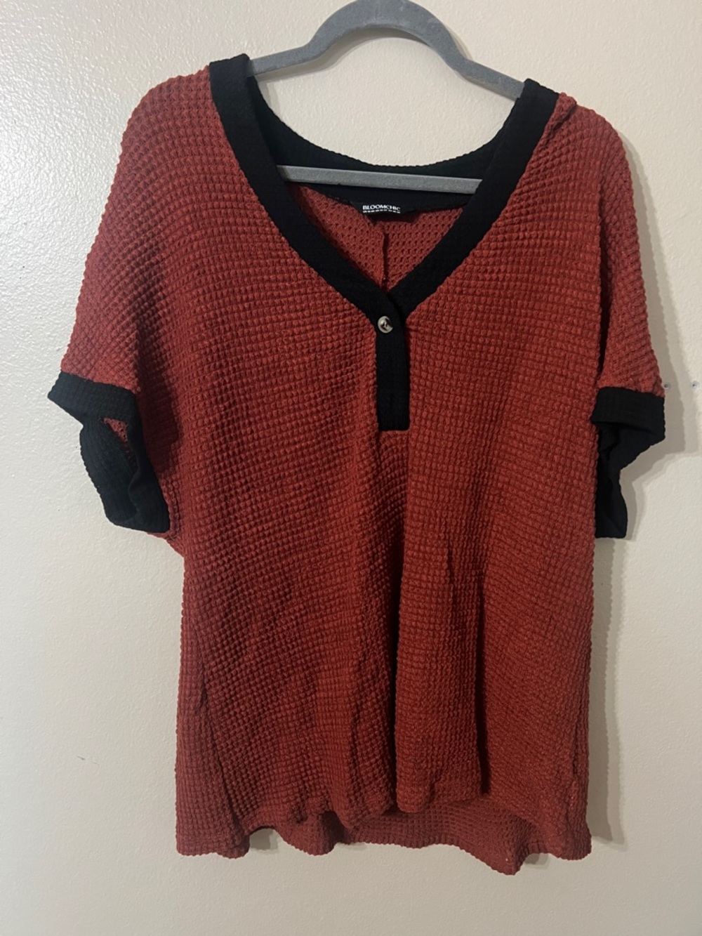 BloomChic Brick Rusty Red Waffle Knit V-Neck Top with Black Trim